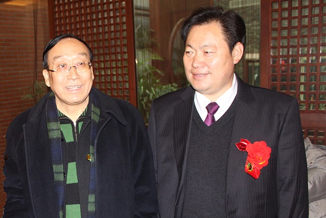 中國(guó)老齡事業(yè)基金會(huì)會(huì)長(zhǎng)、民政部原副部長(zhǎng)李寶庫(kù)與貴友集團(tuán)董事局主席張金洲合影